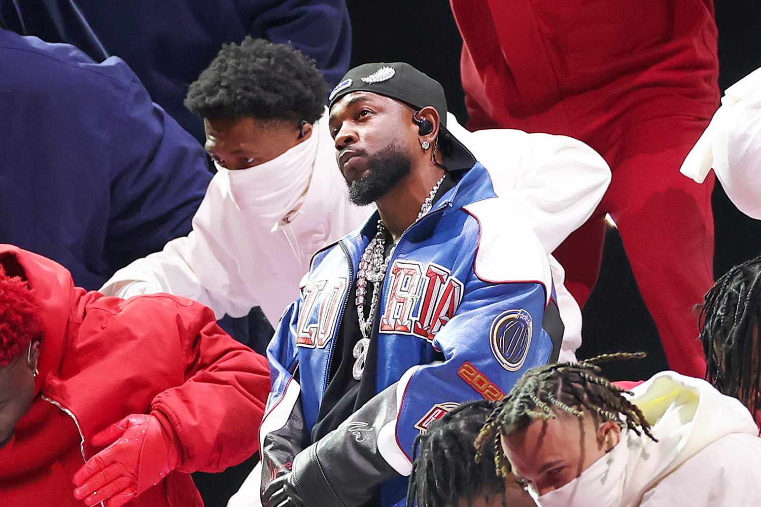 Kendrick Lamar faz historia com show que divide opinioes no super bowl halftime